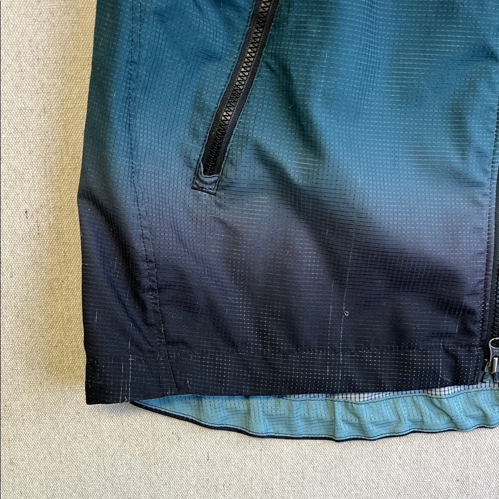 New Balance Women's Teal to Black Ombre Hooded Windbreaker Jacket - Picture 5 of 9